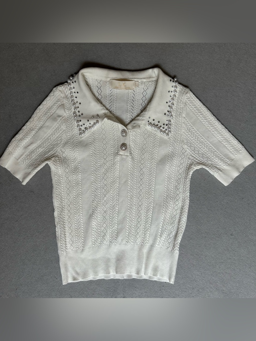 Short-Sleeve White V-Neck Knit Top with Studded Collar